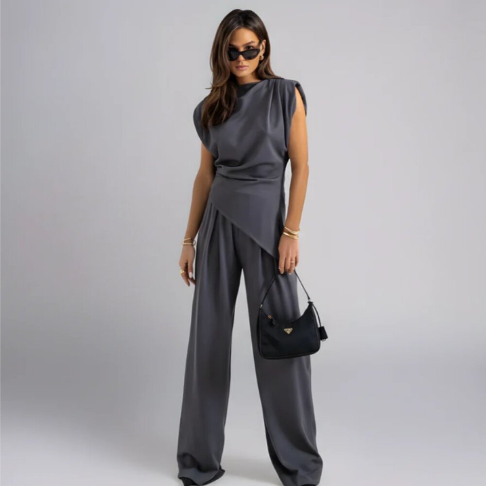 Brand new Ivora Arianna two piece set - dark grey small